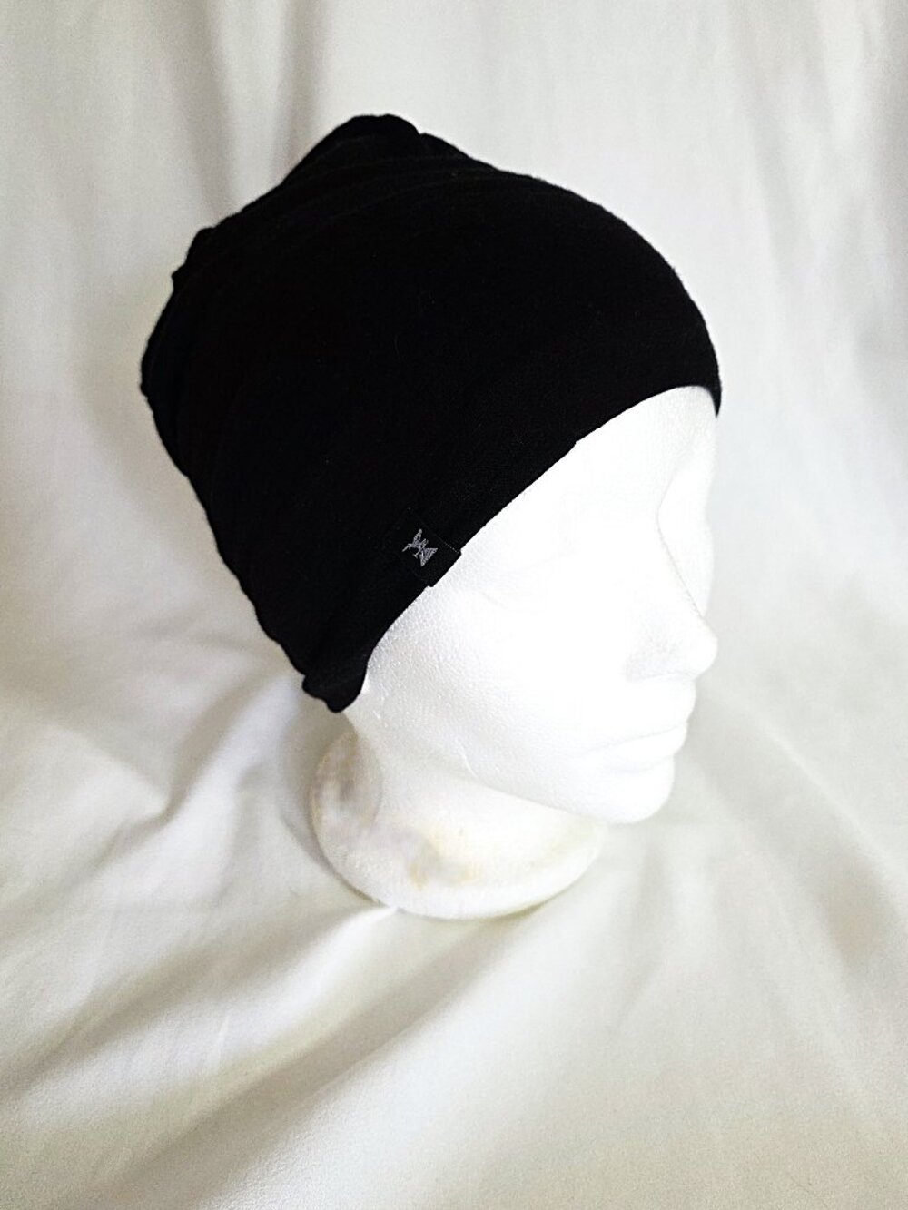 Black 100% merino wool mid-season beanie